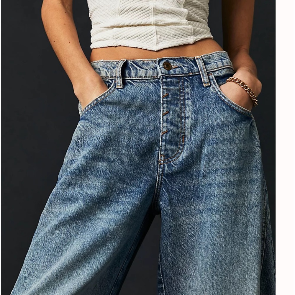 DISTRESSED DAD JEANS SIZE 34 WAIST